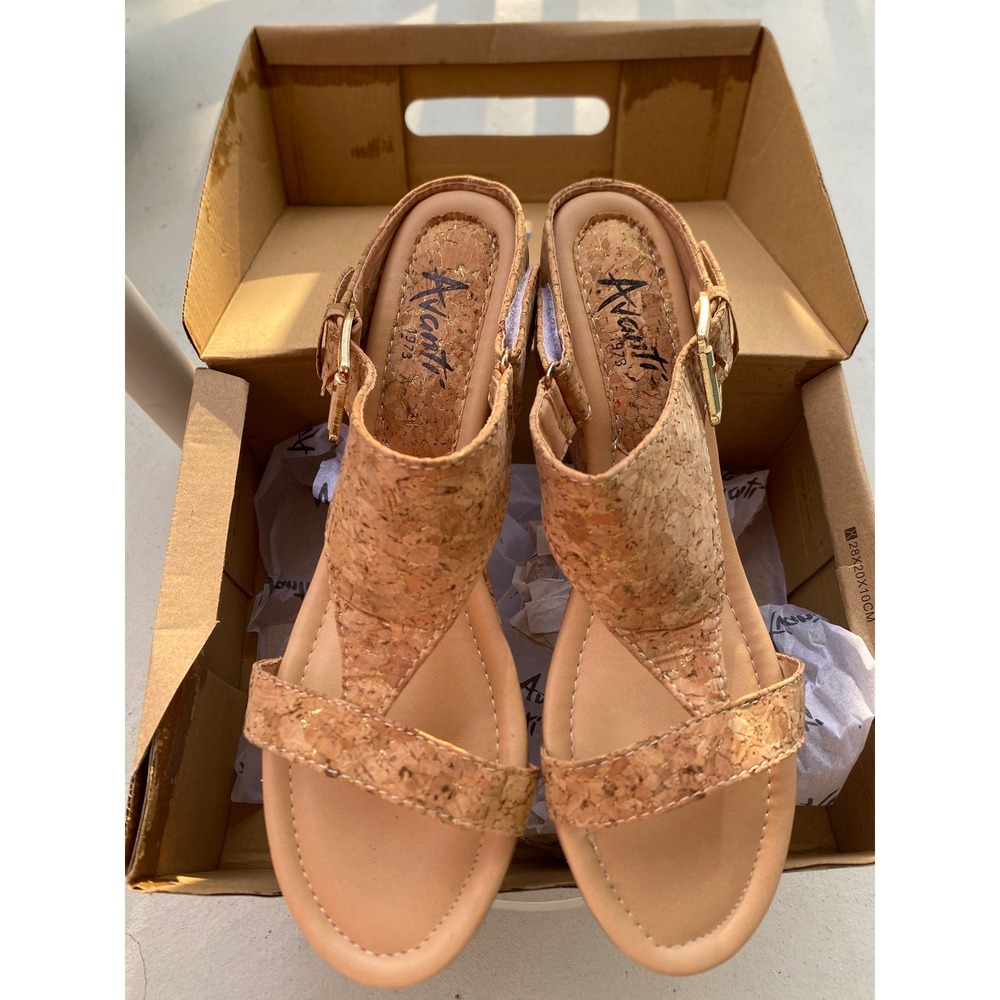 Avanti Zest Wedge Sandals Womens 9 Cork Gold Excellent Vegan Low Heel T-Strap 2"